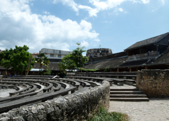 visit stonetown